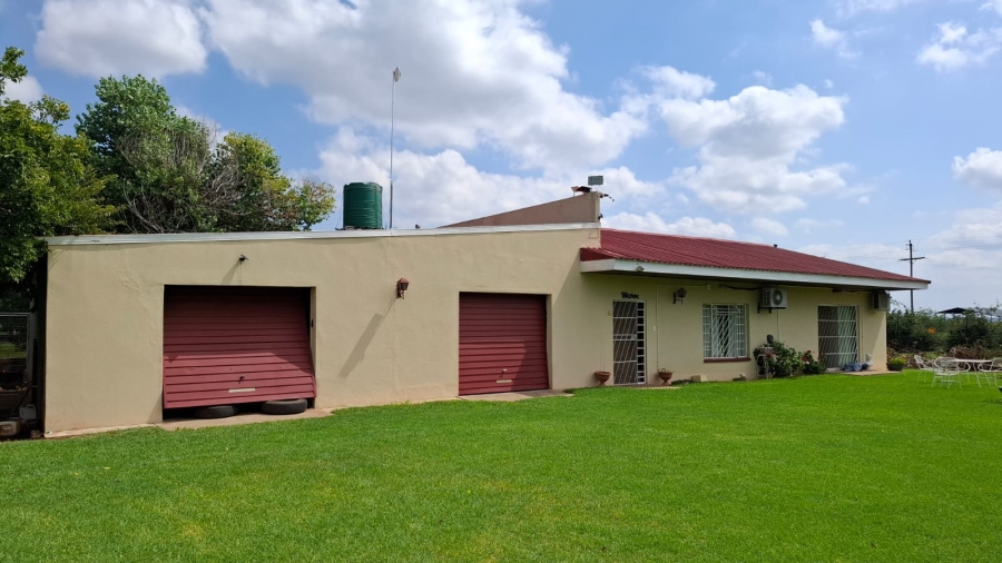 4 Bedroom Property for Sale in Jan Kempdorp Rural Northern Cape